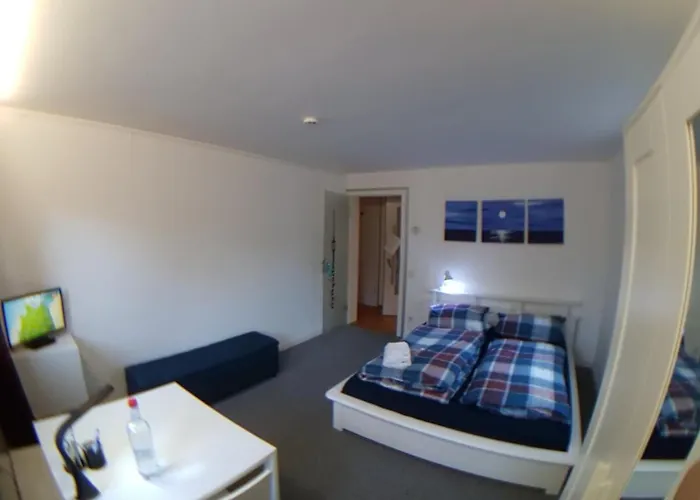 Cozy Bedroom And Study With Terrace