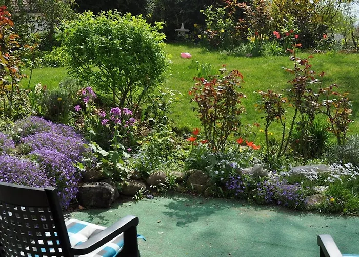 Cozy Bedroom And Study With Terrace